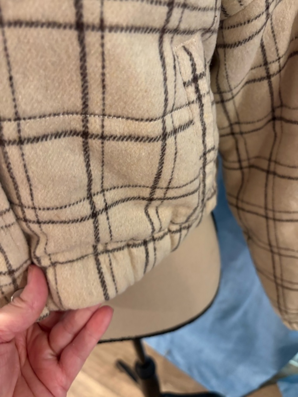 Le Lis Cream and Black Plaid Cropped Puffer - Picture 4 of 8